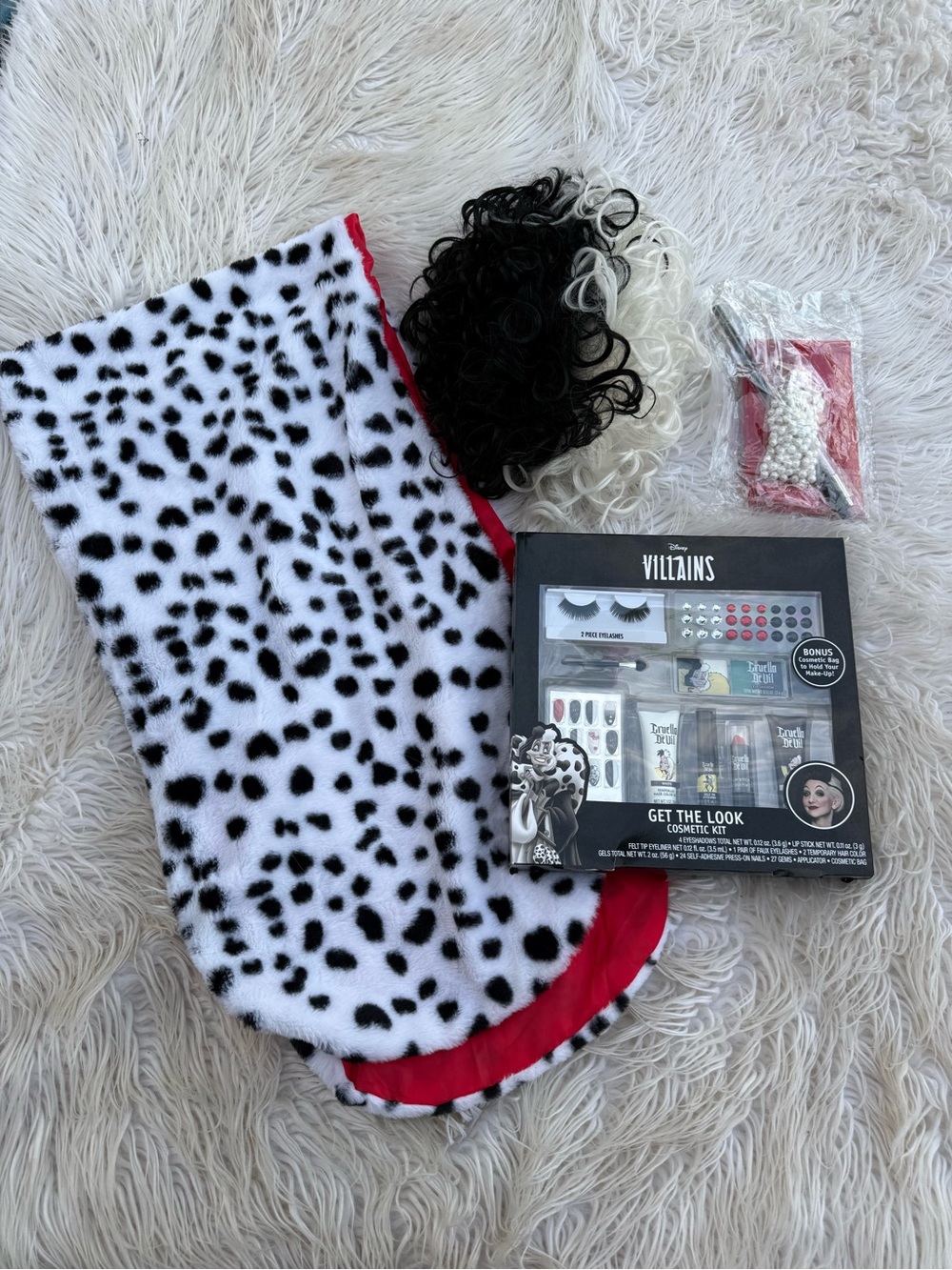 Women’s cruella costume accessories (Q)